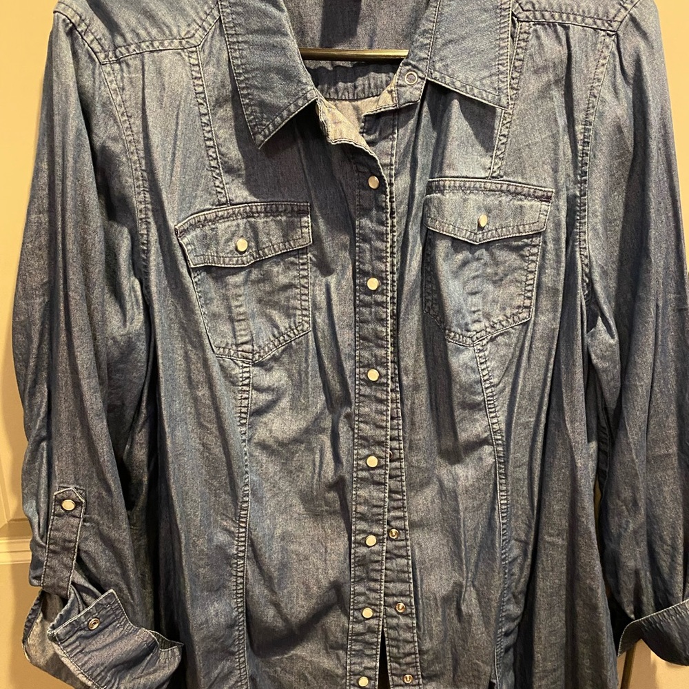 Lane bryant size 22 snap button down